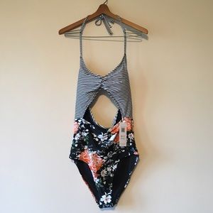 🆕 Cupshe Cut-Out Swimming Suit